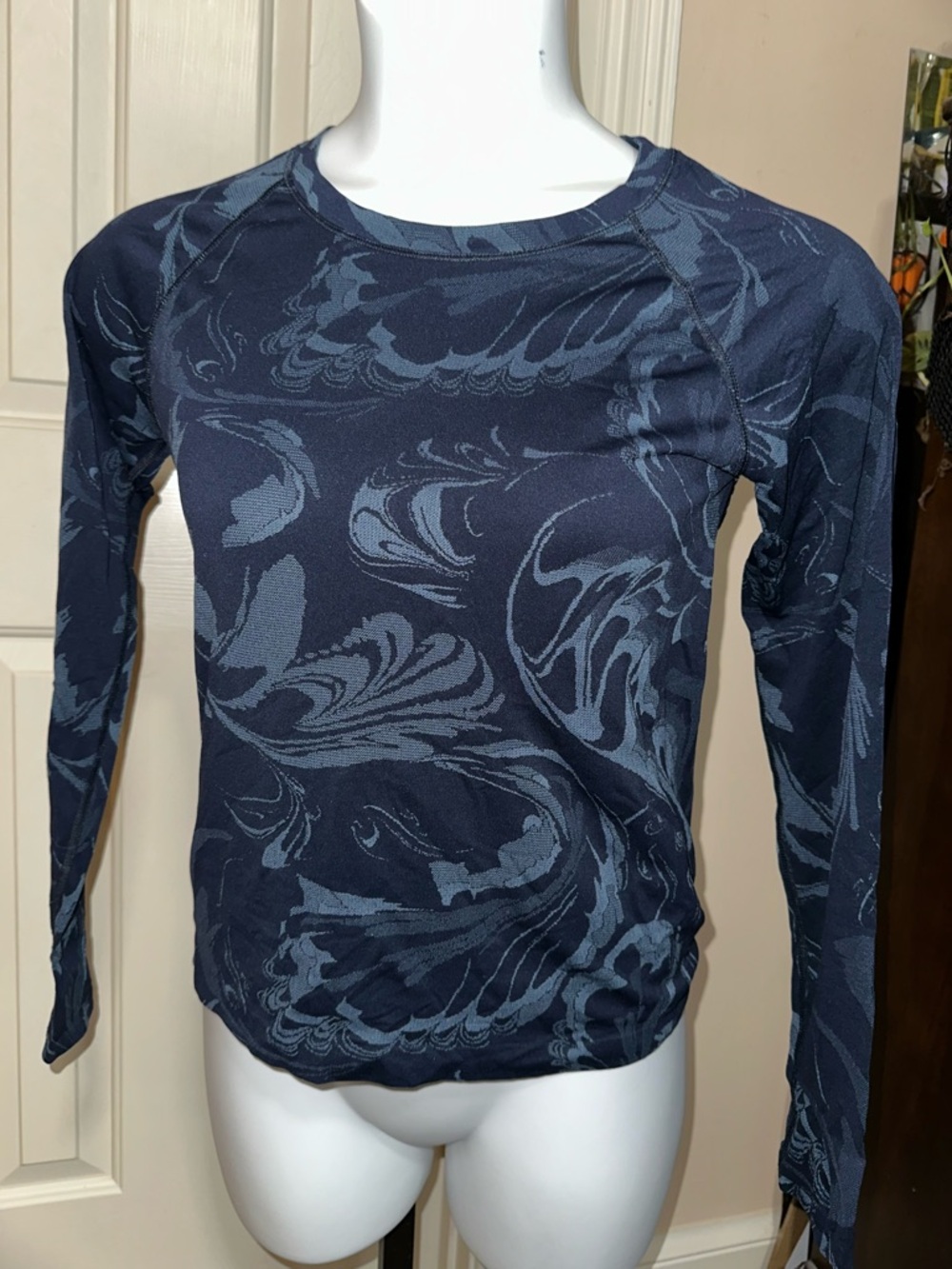 Athleta Navy Patterned Long Sleeve Top size medium